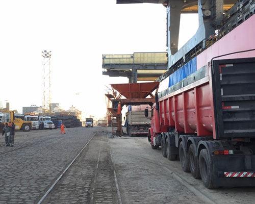Transporte Portuário em Caminhões Basculantes